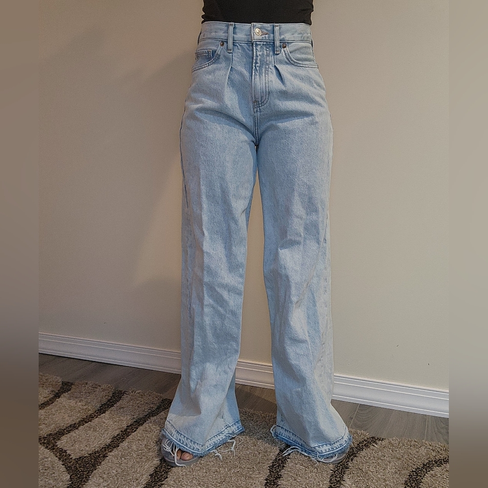 Relaxed Wide Leg Jeans